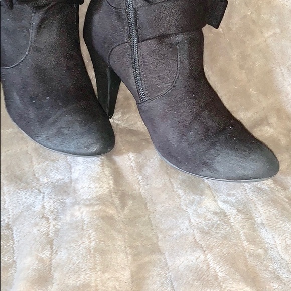 Black suede heeled boots with bow 🎀 - Picture 3 of 8